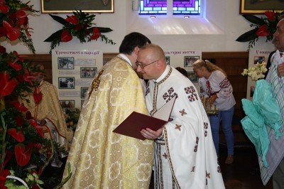 Архієпископ і Митрополит Перемисько-Варшавській Кир Іван Мартиняк відслужив Божественну Архиєрейську Літургію з нагоди золотого Ювілею 50-ліття парафії Чесного Хреста у Венгожеві 2015_10 (4)