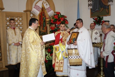 Архієпископ і Митрополит Перемисько-Варшавській Кир Іван Мартиняк відслужив Божественну Архиєрейську Літургію з нагоди золотого Ювілею 50-ліття парафії Чесного Хреста у Венгожеві 2015_1 (4)