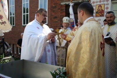 Архієпископ і Митрополит Перемисько-Варшавській Кир Іван Мартиняк відслужив Божественну Архиєрейську Літургію з нагоди золотого Ювілею 50-ліття парафії Чесного Хреста у Венгожеві 2015_1 (6)