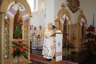 Архієпископ і Митрополит Перемисько-Варшавській Кир Іван Мартиняк відслужив Божественну Архиєрейську Літургію з нагоди золотого Ювілею 50-ліття парафії Чесного Хреста у Венгожеві 2015_2 (2)