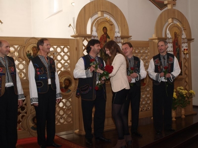 Хор «Камертон» ОУП Мазурського відділу та октет «Орфей» зі Львова у Венгожевській святині (13)